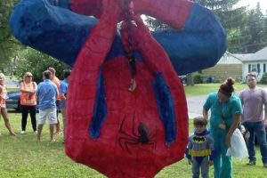 piñatas de superheroes spiderman